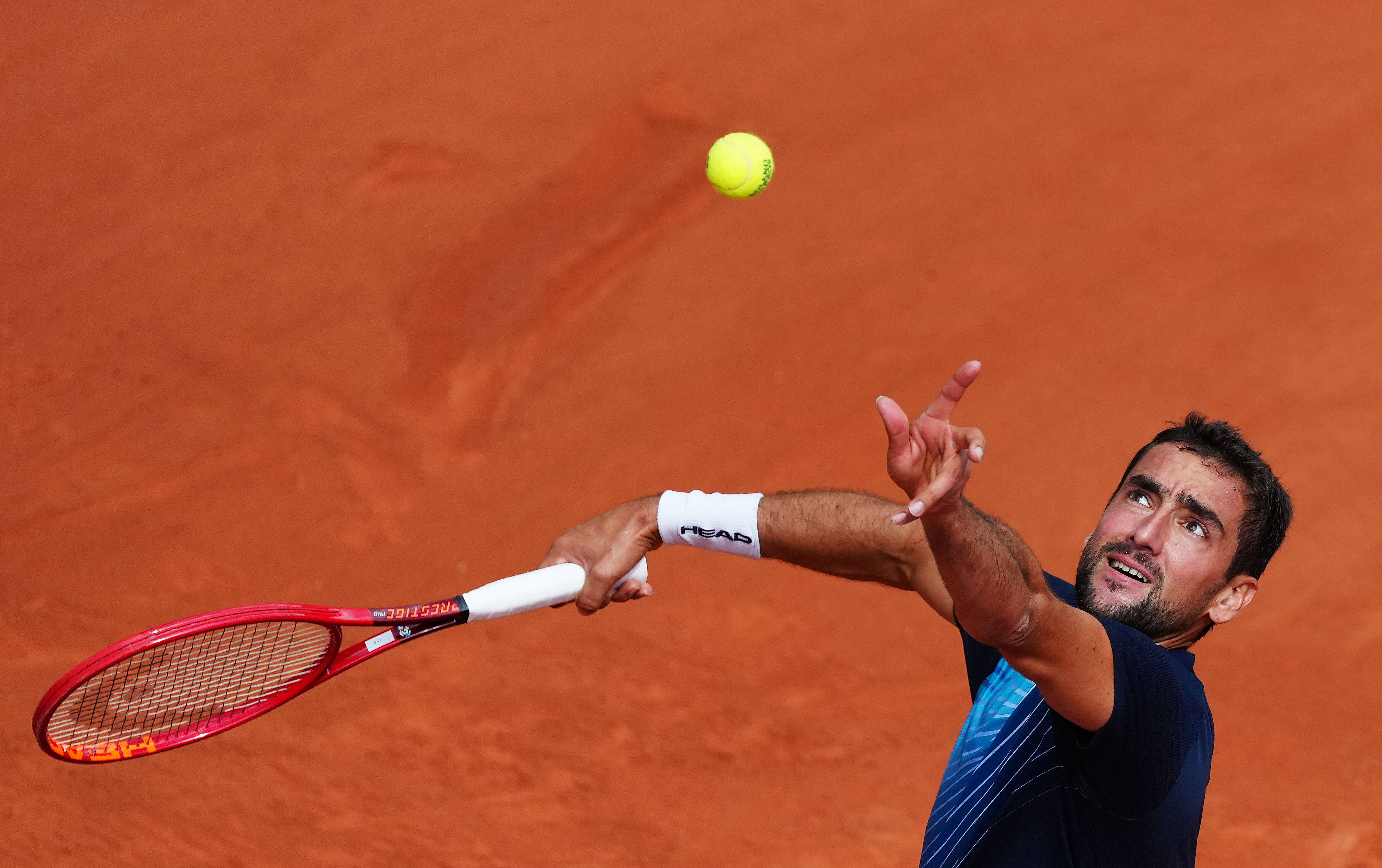 世界网球队完胜法国网球队，费德勒关键制胜